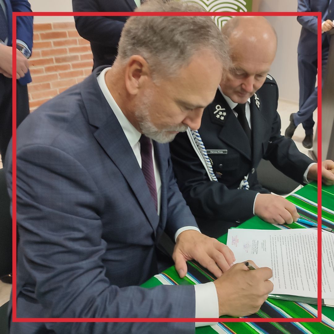 Podpisanie umów na dofinansowanie jednostek Ochotniczych Straży Pożarnych w powiecie łowickim